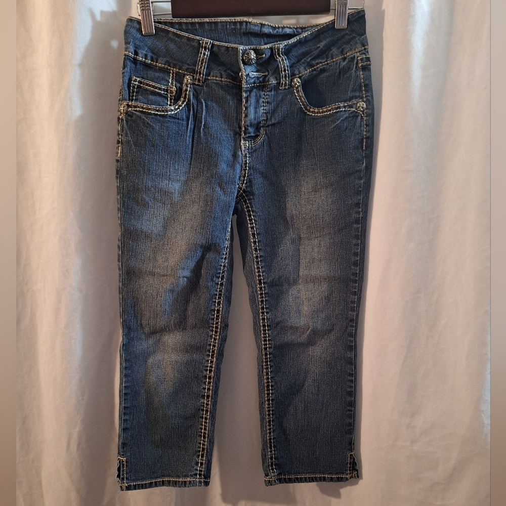 Blue Ankle Cropped Capri Jeans with Faded Wash